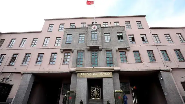 MSB duyurdu: Dünyada ilk kez insansız savaş uçağı hava hedefi vurdu