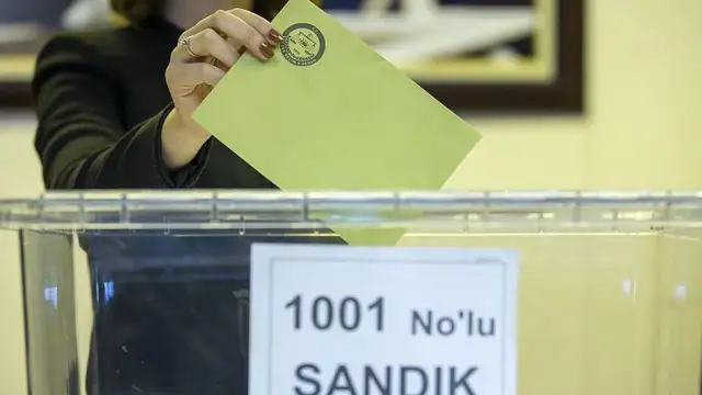 Sözcü yazarı DEM Parti koridorlarında konuşulanları kaleme aldı: 'En az yarısı İmamoğlu’na oy verecek'