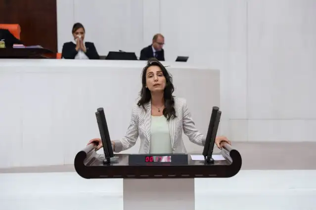 Tülay Hatimoğulları Oruç kimdir, nerelidir?