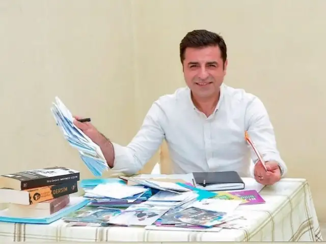 Selahattin Demirtaş yazdı: AKP kapanacak, hepsi kaçacak!