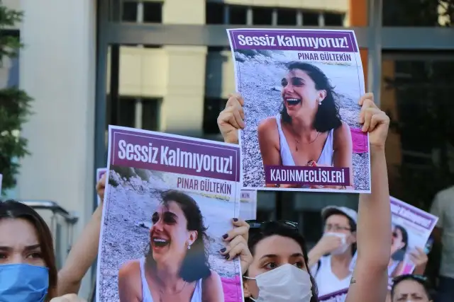 Kadınlar, ülkenin dört bir yanında Pınar Gültekin ve katledilen kadınlar için sokakta