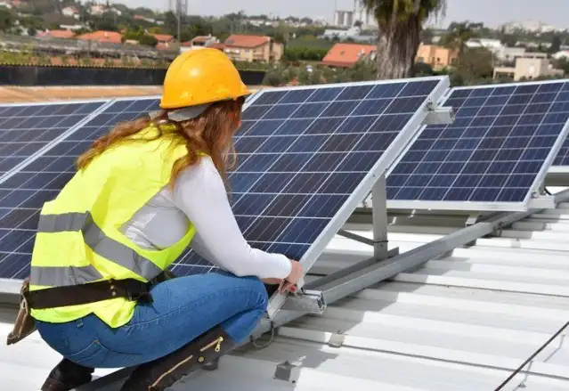 Binalara 'yenilenebilir enerji' şartı getiren düzenleme yayınlandı