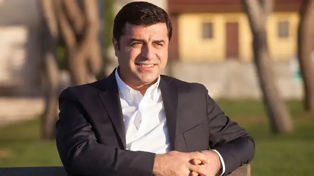 Selahattin Demirtaş: “Ben olsam her yerde yüksek sesle bağırırdım. Aşık olmayana, aşkı bilmeyene oy yok