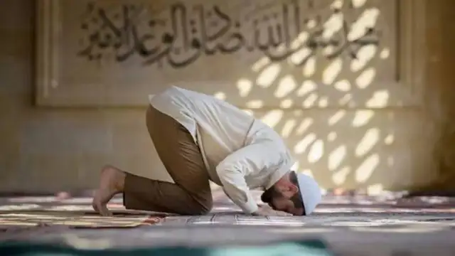 Teravih namazı kaç rekat ? Teravih namazı nasıl kılınır? Teravih namazı kılmak farz mı?