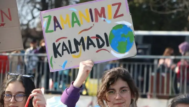 "İklim adaleti için grevdeyiz"