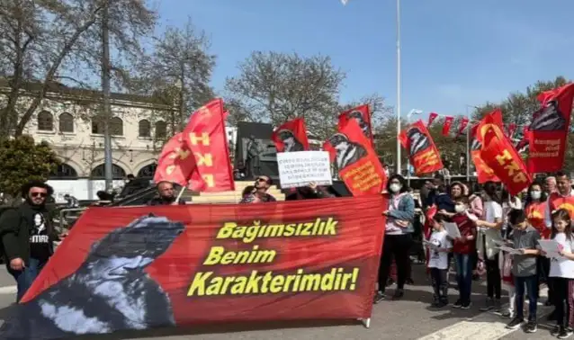 23 Nisan’da Atatürk’ün ‘Bağımsızlık benim karakterimdir’ sözü yazılı bayraklar Anıtkabir'e alınmadı