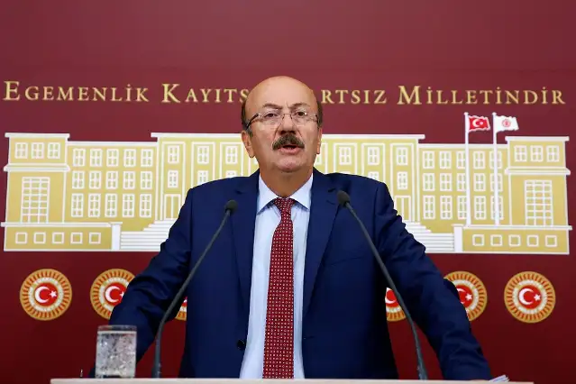 Bekaroğlu'dan Özgür Özel'e Turan hançerli çağrısı: Hatadan dönün