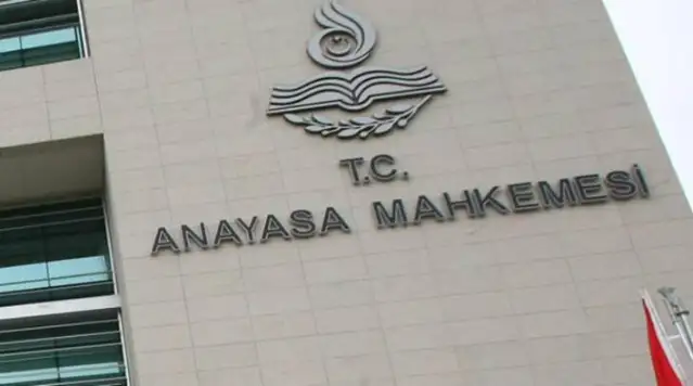 AYM, KHK'lıların tazminat talebini engelleyen düzenlemeyi iptal etti