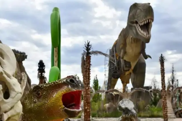 Gökçek Ankapark'taki zararı açıklayamadı: Benim dinozorumun gözleri ışıl ışıldı
