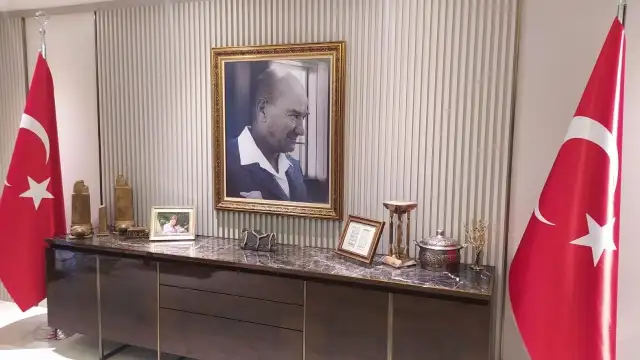 Altılı masanın son toplantısında konsoldaki nesnelerin anlamı neydi? Akşener bizzat seçti