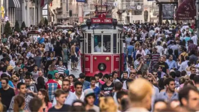En güvenilir kurum araştırması: İlk sırada hiçbir kuruma güvenmeyenler var, en güvenilmeyen kurum ise Diyanet!