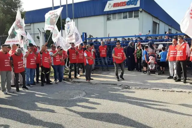 Mas-Daf şirketi Düzce’de sendika üyesi yaklaşık 100 işçiyi işten çıkardı