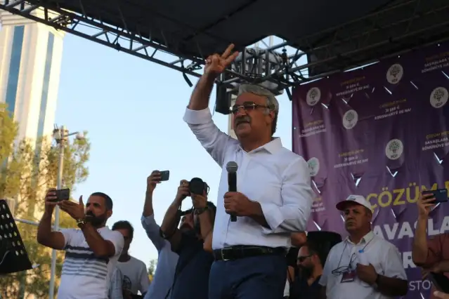 Sancar: Bu ülkeye verilecek en büyük hediye büyük barıştır