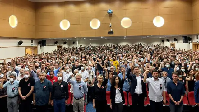 TİP MK üyesi ve sosyalist teorisyen Metin Çulhaoğlu son yolculuğuna uğurlandı
