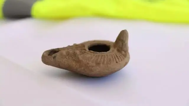 Diyarbakır'daki tarihi surlarda 1500 yıllık kandil bulundu