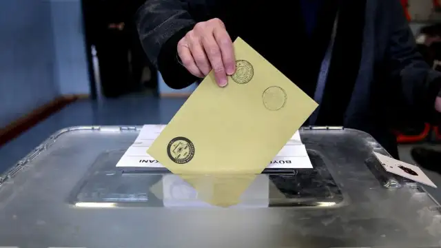 Yöneylem'in son anketinde birinci CHP, MHP baraj altı