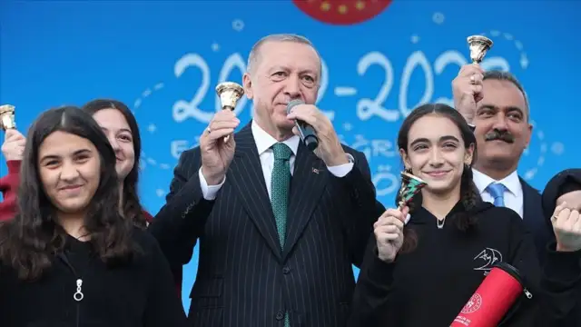 Erdoğan da Tunç Soyer'i hedef aldı: Ecdadına sövdürmeye çalışan köksüzler...