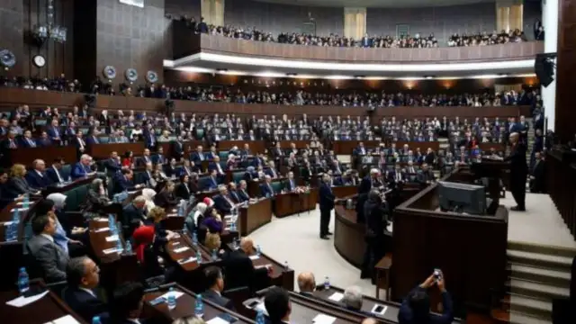 AKP'deki dört grup: Gönülden bağlılar, son vuruşu yapalım diyenler, artık kenara çekilelim diyenler, pozisyon alanlar