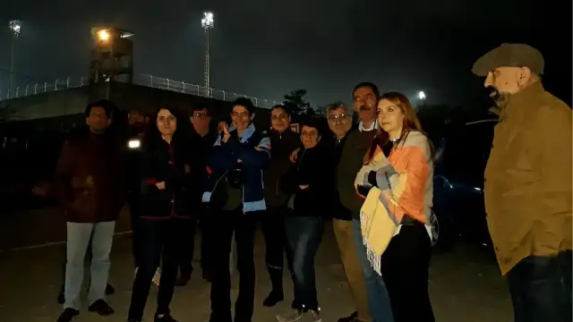 Dün geceden beri Kandıra Cezaevi önünde Aysel Tuğluk'un tahliyesini bekliyorlar