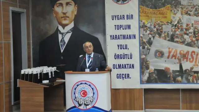 "Son nefesimi sendikamda vermek isterim" diyen sendika başkanı kürsüde hayatını kaybetti