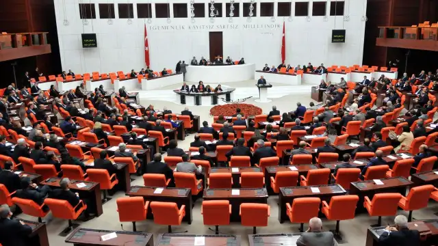 CHP, 3 maddelik başörtüsü teklifini TBMM'ye sundu