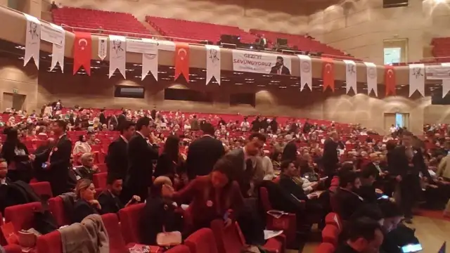İstanbul Barosu seçimlerinde 'Her yer Taksim, her yer direniş' sloganları