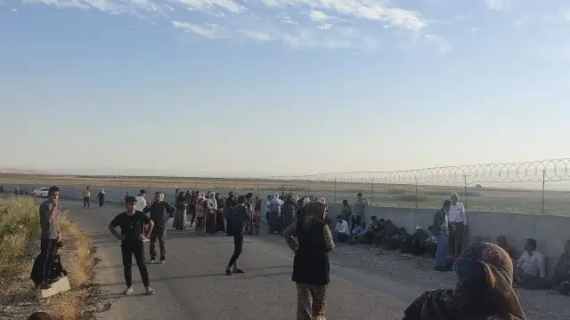 Ağa köyü sattı, köylüler barikat kurdu