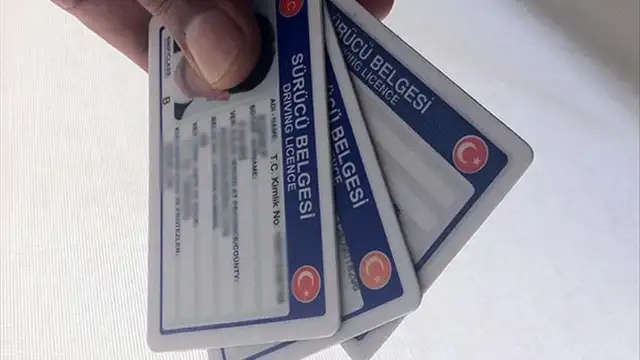 Eski tip sürücü belgelerinin değiştirme ücreti 31 Aralık 2024'e kadar 15 lira olacak