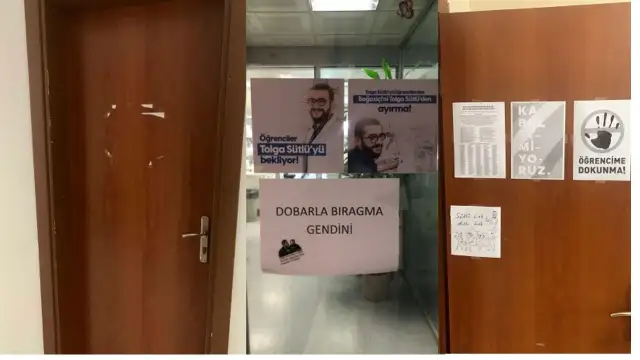 Boğaziçi Üniversitesi akademisyenlerinin kapılarındaki afişler söküldü: İzin vermeyenlerin kapıları fotoğraflandı