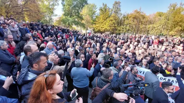 "Aleviler vardır, Alevilik haktır" diyen Alevi örgütlerine şiddetli polis müdahalesi: Alevi dedeleri yaralandı