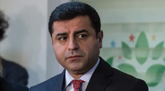 Demirtaş: 85 milyon tek yürek olmuş, tek adam sisteminin beceriksizliğini aşarak kardeşlerini kurtarmaya çalışıyor