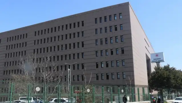 İstanbul'da seçim gecesi bir aileye saldırdığı iddia edilen 4 zanlı adliyede