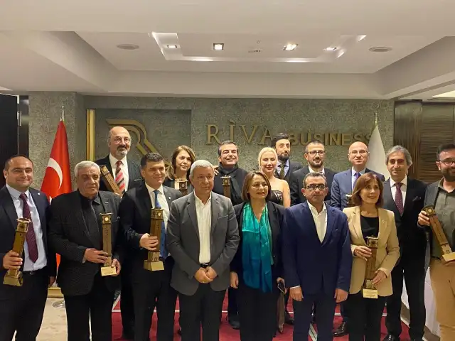 Adana'da Bağımsız Gazeteciler Platformu'nun düzenlediği "Kentli Hakları Görünürlük Ödülleri" sahiplerini buldu