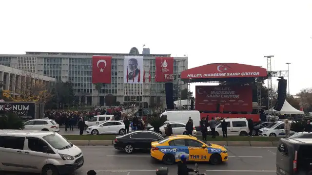 İBB Başkanı Ekrem İmamoğlu'na verilen kararların ardından İstanbullular bugün de Saraçhane'de toplanacak