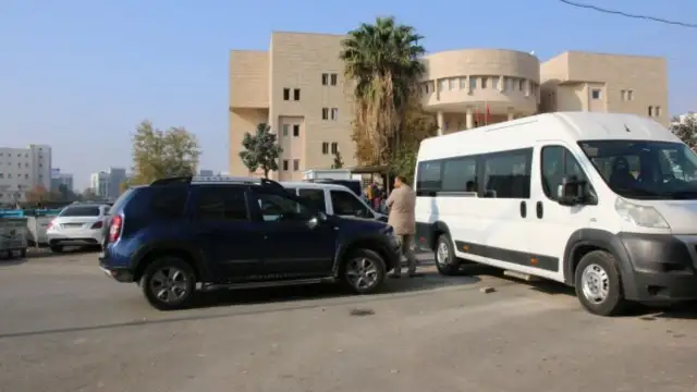 Şenyaşar ailesinin mücadelesinde bugün: Pankartlarının önü resmi araçlarla kapatıldı