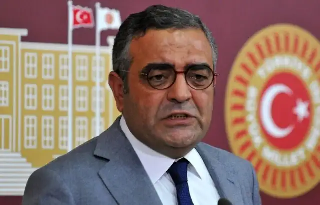 CHP’li Tanrıkulu, Anneler Günü dolayısıyla Rojin Kabaiş ve Gülistan Doku’nun annesini ziyaret etti