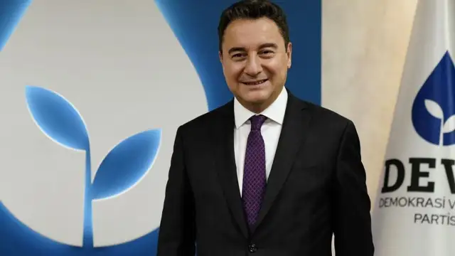 Babacan iktidara yüklendi depremle ilgili sorular sordu