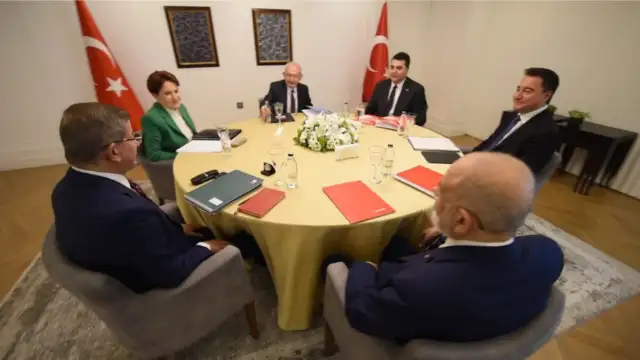 CHP'den 4 partiye 25 milletvekili, 15 ilde tek liste