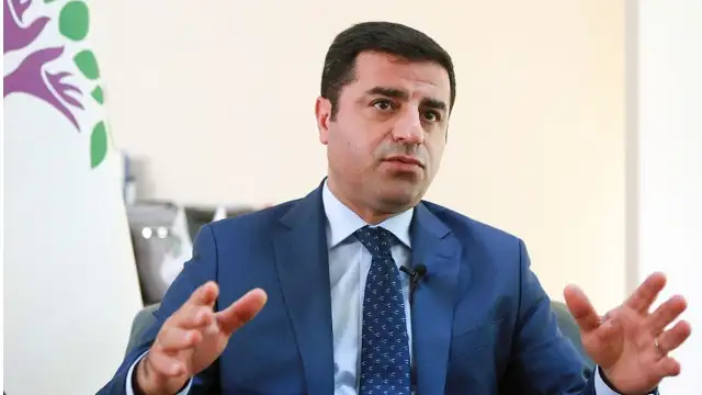 Demirtaş: Seçimi erteleyemezler, kimse darbeciliğe özenmemeli