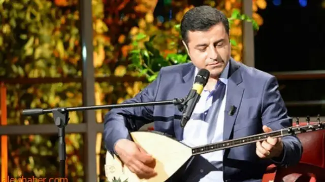 Selahattin Demirtaş'tan günün ilk tweeti: Seçim kampanyasına neşeyle hazırlanın, ikinci şarkıyı birlikte yapalım mı?