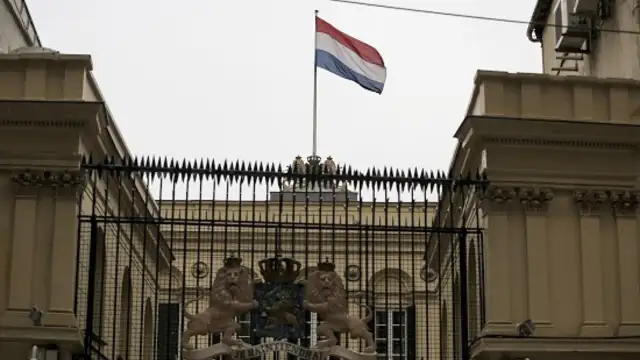 Hollanda'da aşırı sağ-merkez sağ koalisyon hükümeti kuruldu