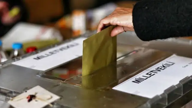 Kamuoyu araştırmacısı Selçuki: AK Parti'de belirgin bir düşüş var