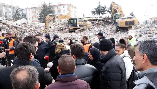 Enkaz başında "kolon kesme" tartışması: İnceleme yapılsın