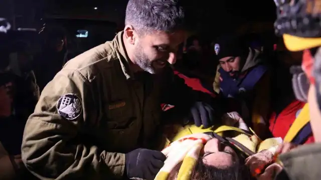 İsrail ekibi, özel istihbarat tekniğiyle insan kurtarıyor