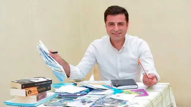 Selahattin Demirtaş gençlere seslendi: Dijital bir parti kurmaya ne dersiniz?