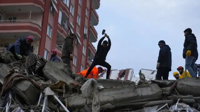 Deprem'de ikinci gün: Dakika dakika gelişmeler, neler yaşandı, kurtarma faaliyetleri ne aşamada?