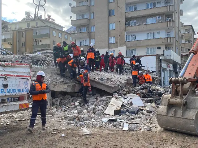 Deprem bölgesinde tercüme desteği veren YİMER'in dilleri arasında Kürtçe yer almadı