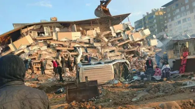 Depremde 83 kişinin hayatını kaybettiği Ebrar sitesi duruşmasında savcı 22 yıl 6'şar ay hapisle cezalandırılma istedi