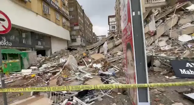 Gazeteciler yıkılan kentlerdeki son durumu anlattı: Hem ölenler hem de kalanlar için korkunç bir tablo var