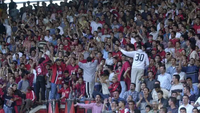 Gençlerbirliği taraftarı: "Ferman padişahın, tribünler bizimdir!"